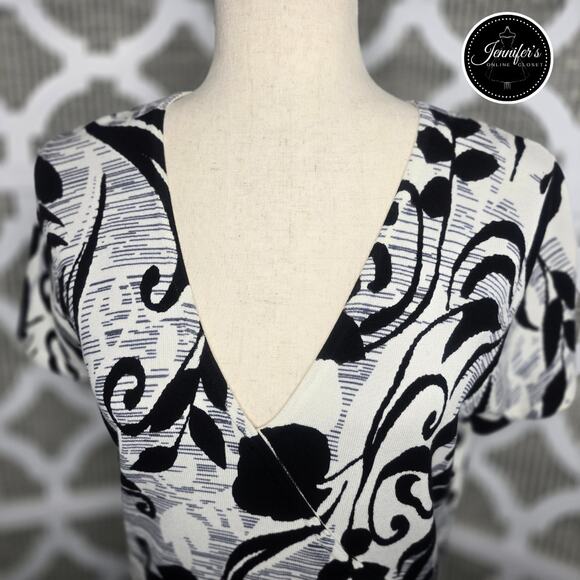 Red Faux Wrap Cream Black Gray Floral Swirl Pattern Short Sleeve Sweater Large - Picture 3 of 10